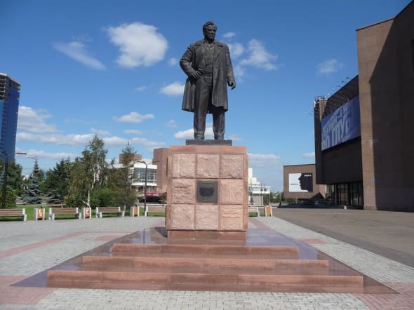 Памятник Астафьеву в Красноярске