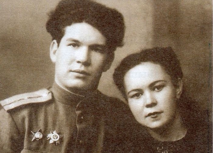 Мустай Карим с женой после Великой Отечественной войны