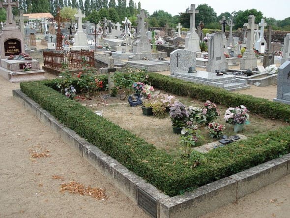 могила Луи де Фюнеса