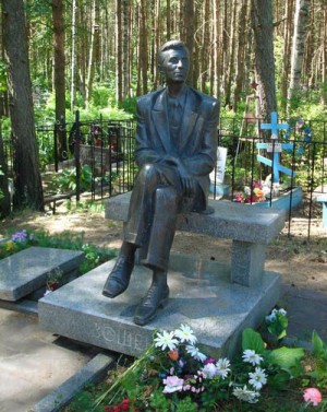 Скульптура на могиле Зощенко М.М.