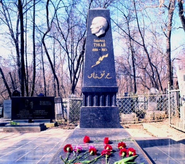 Могила Тукая на Татарском кладбище в Казани