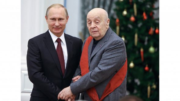 Леонид Броневой и Владимир Путин на церемонии вручения ордена «За заслуги перед Отечеством» I степени в Кремле